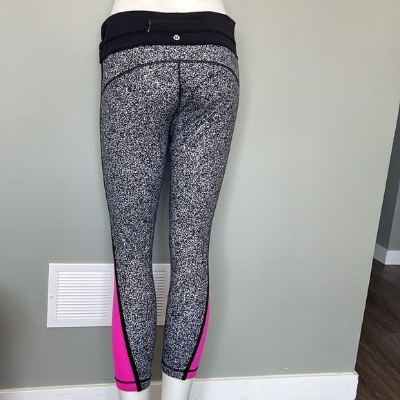 Lululemon size 10 capris - Picture 3 of 3